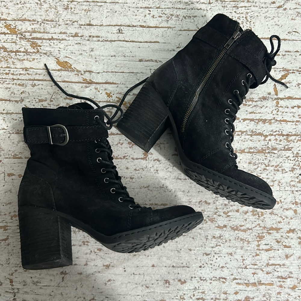 Barely worn size 8.5M Born Boots